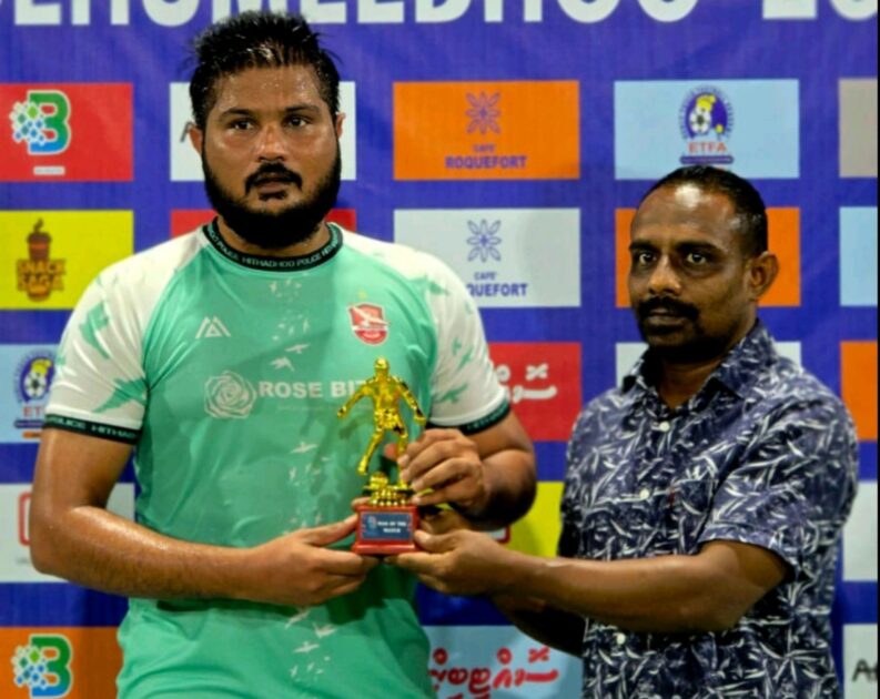ހިތަދޫ ޕޮލިސްއާއި ޔުނައިޓެޑް ކޮމްބައިން ފުޓްބޯޅަ ކުލަބް ބައްދަލުކުރިމެޗްގެ މޮޅު ކުޅުންތެރިޔާ ހިތަދޫ ޕޮލިސްގެ ނިއުޝާދު އަލީ ހިތަދޫ ޕޮލިސްއާއި ޔުނައިޓެޑް ކޮމްބައިން ފުޓްބޯޅަ ކުލަބް ބައްދަލުކުރިމެޗްގެ މޮޅު ކުޅުންތެރިޔާ ހިތަދޫ ޕޮލިސްގެ ނިއުޝާދު އަލީ