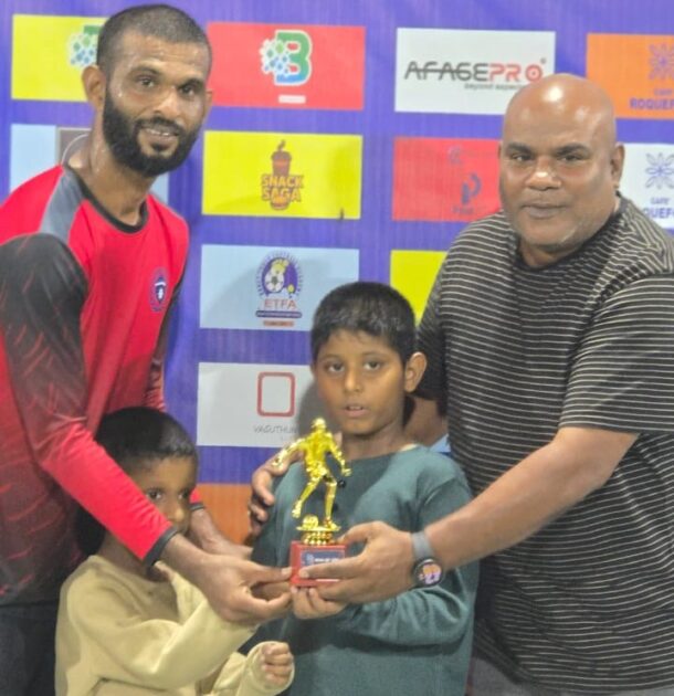 މިމެޗުގެ އެންމެ މޮޅު ކުޅުންތެރިޔާގެ މަގާމް ހޯދީ ހުޅުމީދޫ ޕޮލިސްގެ ފައިސަލް- ފައިސަލް ވަނީ މެޗުގައި ހުޅުމީދޫ ޓީމަށް ފުރަތަމަ ލަނޑު ކާމިޔާބުކޮށްދީފައި ، މިމެޗުގެ އެންމެ މޮޅު ކުޅުންތެރިޔާގެ މަގާމް ހޯދީ ހުޅުމީދޫ ޕޮލިސްގެ ފައިސަލް- ފައިސަލް ވަނީ މެޗުގައި ހުޅުމީދޫ ޓީމަށް ފުރަތަމަ ލަނޑު ކާމިޔާބުކޮށްދީފައި ،