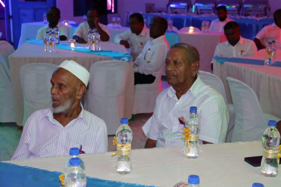 މިހަފްލާގައި ހުޅުމީދޫ ބްރާންޗްގައި ކުރީން މަސައްކަތްކުރެއްވި ބައެއް ބޭފުޅުން ބައިވެރިވެވަޑައިގެންނެވި މިހަފްލާގައި ހުޅުމީދޫ ބްރާންޗްގައި ކުރީން މަސައްކަތްކުރެއްވި ބައެއް ބޭފުޅުން ބައިވެރިވެވަޑައިގެންނެވި