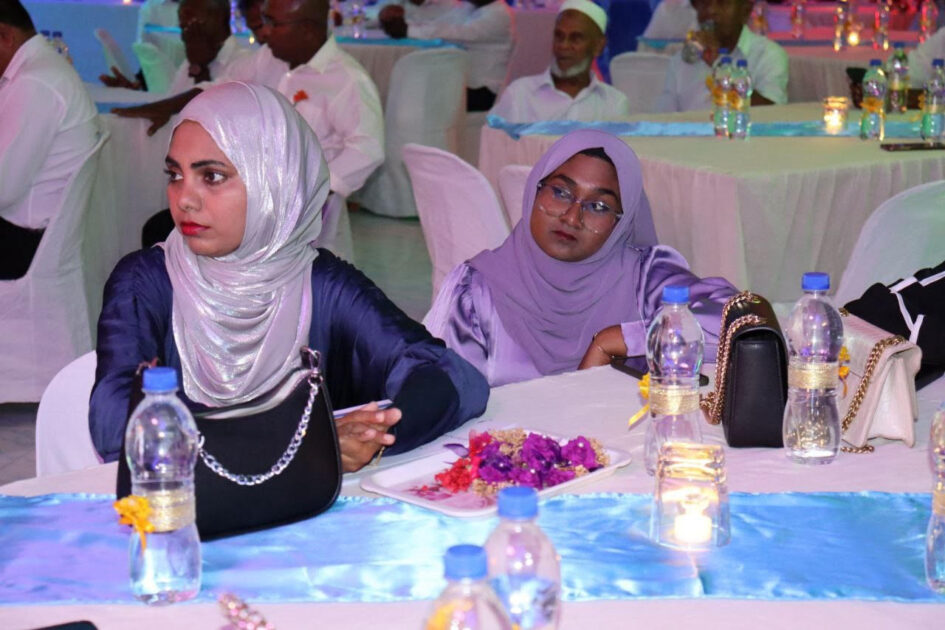 ފެނަކައިގެ 13 ވަނަ އަހަރީދުވަސް ފާހަގަކުރުމަށް ހުޅުމީދޫ ބްރާންޗުން ބޭއްވި ޚާއްސަ ހަފްލާގެ ތެރެއިން ފެނަކައިގެ 13 ވަނަ އަހަރީދުވަސް ފާހަގަކުރުމަށް ހުޅުމީދޫ ބްރާންޗުން ބޭއްވި ޚާއްސަ ހަފްލާގެ ތެރެއިން