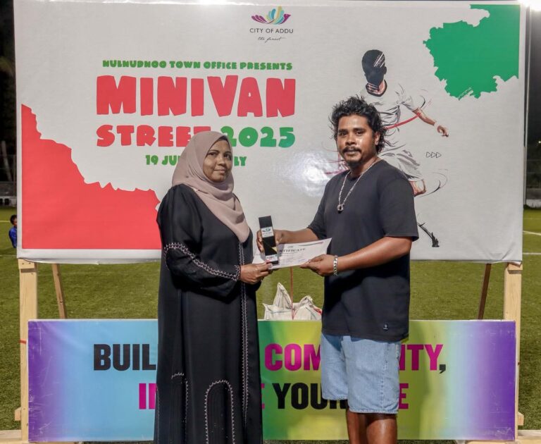 މުބާރާތުގެ އެންމެ ގިނަ ލަނޑު ޖެހި ކުޅުންތެރިޔާ: ސާލިމު ( ބްރޯ ) މުބާރާތުގެ އެންމެ ގިނަ ލަނޑު ޖެހި ކުޅުންތެރިޔާ: ސާލިމު ( ބްރޯ )