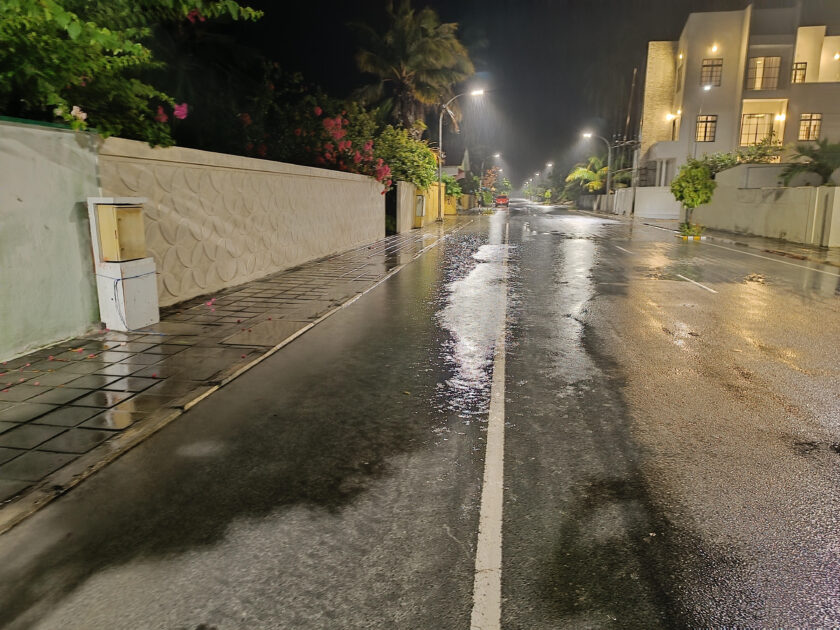 މީދޫ ބޮޑުމަގުގެ ހުޅަނގު ފަރާތުގައި ވާރޭވެހިގެން ހެދޭ ފެންގަނޑު ނުހިނދި ގިނަ ގަޑިއިރުތަކެއް ވަންދެންއޮވޭ މީދޫ ބޮޑުމަގުގެ ހުޅަނގު ފަރާތުގައި ވާރޭވެހިގެން ހެދޭ ފެންގަނޑު ނުހިނދި ގިނަ ގަޑިއިރުތަކެއް ވަންދެންއޮވޭ