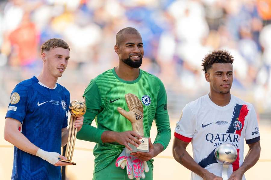 މުބާރާތުގެ އެންމެ މޮޅު ގޯލްކީޕަރަކަށް ޗެލްސީގެ ސަންޗޭޒް ހޮވުނު އިރު، އެންމެ މޮޅު ކުޅުންތެރިޔާގެ އެވޯޑް ހޯދީ ކޯލް ޕާމާ އެވެ. އެންމެ އުންމީދީ ކުޅުންޔތެރިޔާގެ އެވޯޑް ހޯދީ ޕީއެސްޖީގެ ޑިޒިރޭ ޑޫއޭ އެވެ. މުބާރާތުގެ އެންމެ މޮޅު ގޯލްކީޕަރަކަށް ޗެލްސީގެ ސަންޗޭޒް ހޮވުނު އިރު، އެންމެ މޮޅު ކުޅުންތެރިޔާގެ އެވޯޑް ހޯދީ ކޯލް ޕާމާ އެވެ. އެންމެ އުންމީދީ ކުޅުންޔތެރިޔާގެ އެވޯޑް ހޯދީ ޕީއެސްޖީގެ ޑިޒިރޭ ޑޫއޭ އެވެ.