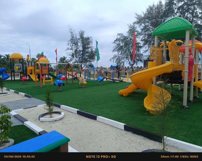 އައްޑޫ ސިޓީ މީދޫގައި އަލަށް ތަރައްޤީކުރި ކުޑަކުދީންގެ ޕާކް ހުޅުވުމުގެ ރަސްމިއްޔާތު މިއަދު ބޭއްވުމަށް ހަމަޖެހިފައިވާއިރު، މި ރަސްމިއްޔާތުގައި ބައިވެރިވުމަށް އައްޑޫގެ ހުރިހާ ލޮބުވެތި ކުޑަކުދީންނަށް މީދޫ ދާއިރާގެ ކައުންސިލަރު އާމިނަތު ސާލިހާ ވަނީ ދައުވަތު އަރުވާފައެވެ.