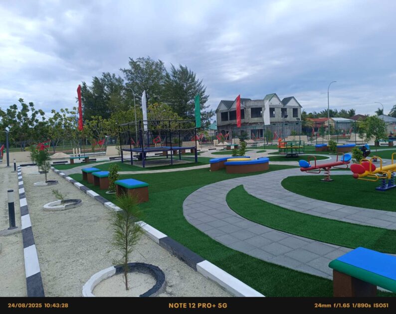 އައްޑޫ ސިޓީ މީދޫގައި އަލަށް ތަރައްޤީކުރި ކުޑަކުދީންގެ ޕާކް ހުޅުވުމުގެ ރަސްމިއްޔާތު މިއަދު ބޭއްވުމަށް ހަމަޖެހިފައިވާއިރު، މި ރަސްމިއްޔާތުގައި ބައިވެރިވުމަށް އައްޑޫގެ ހުރިހާ ލޮބުވެތި ކުޑަކުދީންނަށް މީދޫ ދާއިރާގެ ކައުންސިލަރު އާމިނަތު ސާލިހާ ވަނީ ދައުވަތު އަރުވާފައެވެ.