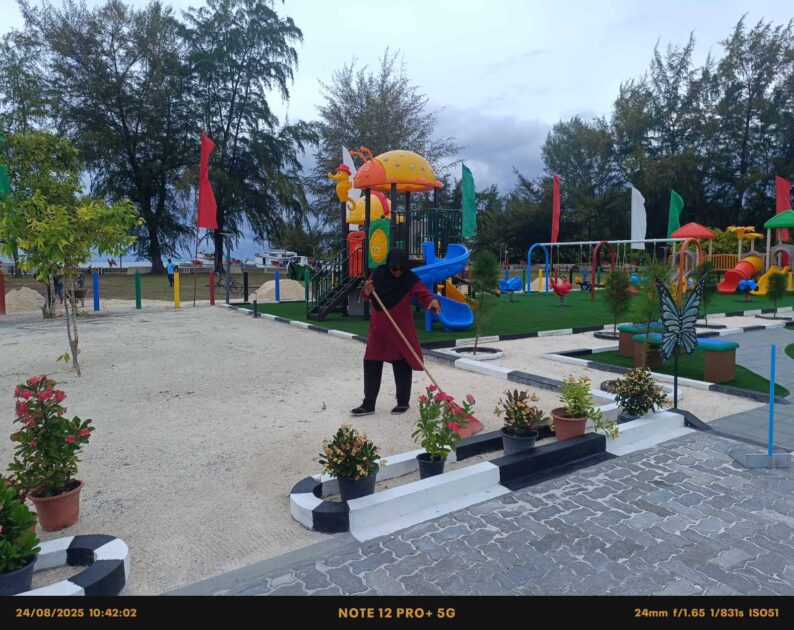 އައްޑޫ ސިޓީ މީދޫގައި އަލަށް ތަރައްޤީކުރި ކުޑަކުދީންގެ ޕާކް ހުޅުވުމުގެ ރަސްމިއްޔާތު މިއަދު ބޭއްވުމަށް ހަމަޖެހިފައިވާއިރު، މި ރަސްމިއްޔާތުގައި ބައިވެރިވުމަށް އައްޑޫގެ ހުރިހާ ލޮބުވެތި ކުޑަކުދީންނަށް މީދޫ ދާއިރާގެ ކައުންސިލަރު އާމިނަތު ސާލިހާ ވަނީ ދައުވަތު އަރުވާފައެވެ.