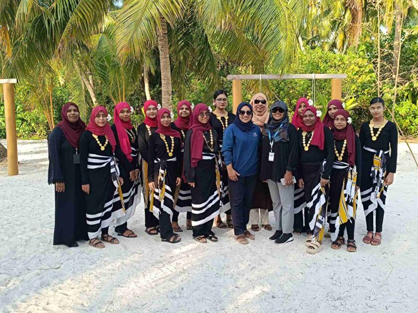 ޔޫރަޕާއި ދެކުނު އޭޝިޔާގެ ސިޔާސީ އިސްވެރިންނާއި މަދަނީ ޖަމްއިއްޔާތަކުގެ އިސް ބޭފުޅުން ހިމެނޭ ވަފުދެއް އައްޑޫސިޓީއަށް ކުރެއްވި ދަތުރުގެ ތެރެއިން މީދުއަށާ ހުޅުދުއަށް ކުރެއްވި ޒިޔާރަތުގެ ތެރެއިން ޔޫރަޕާއި ދެކުނު އޭޝިޔާގެ ސިޔާސީ އިސްވެރިންނާއި މަދަނީ ޖަމްއިއްޔާތަކުގެ އިސް ބޭފުޅުން ހިމެނޭ ވަފުދެއް އައްޑޫސިޓީއަށް ކުރެއްވި ދަތުރުގެ ތެރެއިން މީދުއަށާ ހުޅުދުއަށް ކުރެއްވި ޒިޔާރަތުގެ ތެރެއިން