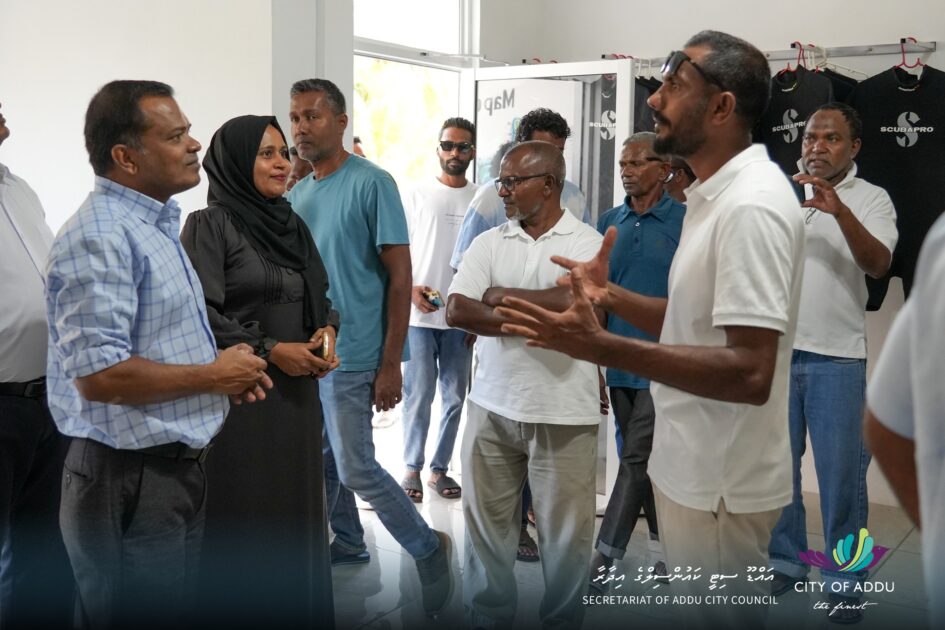 އައްޑޫ ސިޓީގެ ފަތުރުވެރިކަމަށް އައު މަންޒިލެއް: މީދޫ ސްކޫބާ ކްލަބް ހުޅުވުމުގެ ރަސްމިއްޔާތުގެ ތެރެއިން- ފޮޓޯ ކްރެޑިޓް: އައްޑޫސިޓީ ކައުންސިލް އައްޑޫ ސިޓީގެ ފަތުރުވެރިކަމަށް އައު މަންޒިލެއް: މީދޫ ސްކޫބާ ކްލަބް ހުޅުވުމުގެ ރަސްމިއްޔާތުގެ ތެރެއިން- ފޮޓޯ ކްރެޑިޓް: އައްޑޫސިޓީ ކައުންސިލް