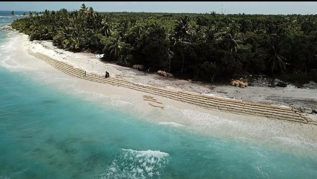 މީގެ 4 އަހަރުކުރީން ޖިއޯ ބޭގް ޖެހިފައިހުން ނަގާފައިވާ ފޮޓޯއެއް ( ފޮޓޯ އޭއޯ ނިއުސް )