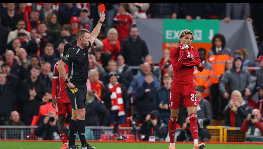 ލިވަޕޫލްގެ ހޫގޯ އެކިޓިކޭ- ދެވަނަ ގޯލް ޖެހުމަށްފަހު ޖޯޒީ ބޭލުމުން ދެވަނަ ރީދޫ ކާޑާއެކު ރަތްކާޑު ދައްކާ ދަނޑުން ފޮނުވާލެވުނު