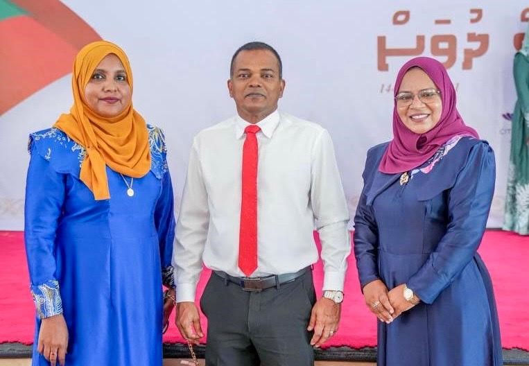 ވަޒީފާގެ ދާއިރާއިން ޝަޒުލީނުއަށް ލިބިފައިވާ ތަޖުރިބާއާއި ތަމްރީނާއެކު ޝަޒުލީނުގެ ލީޑަރޝިޕާއި ޤާބިލުކަން އިޖުތިމާޢީ ދާއިރާއިންވެސް ފެނިގެންދެއެވެ.