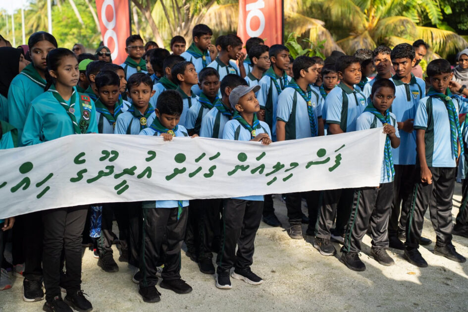 އޯގަސްޓްމަހުގެ 26 ވަނަ ދުވަހު ކުރިއަށް ގެންދެވުނު ގަސްއިންދުމުގެ ޚާއްސަ ހަރަކާތުގައި ސ. އަތޮޅުމަދަރުސާގެ ދަރިވަރުންނާއި، ޝަރީފީ ޕްރީ ސްކޫލްގެ ދަރިވަރުން އަދި އަސްރިއްޔާ ޕްރީސްކޫލްގެ ގިނައަދަދެއްގެ ދަރިވަރުން ބައިވެރިވެފައިވެއެވެ. އޯގަސްޓްމަހުގެ 26 ވަނަ ދުވަހު ކުރިއަށް ގެންދެވުނު ގަސްއިންދުމުގެ ޚާއްސަ ހަރަކާތުގައި ސ. އަތޮޅުމަދަރުސާގެ ދަރިވަރުންނާއި، ޝަރީފީ ޕްރީ ސްކޫލްގެ ދަރިވަރުން އަދި އަސްރިއްޔާ ޕްރީސްކޫލްގެ ގިނައަދަދެއްގެ ދަރިވަރުން ބައިވެރިވެފައިވެއެވެ.