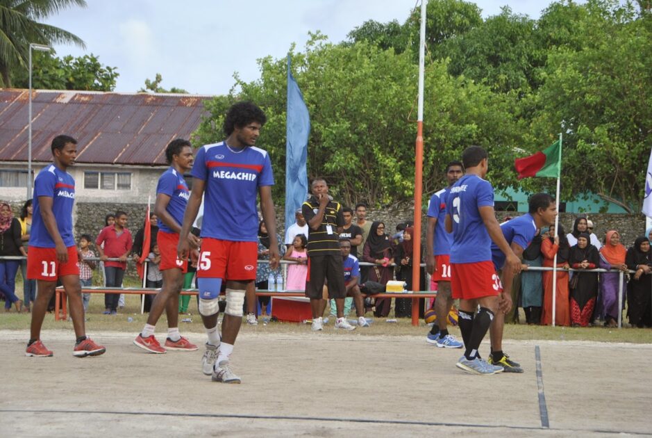 ސ. މީދޫ: ކުޅިވަރުގެ ދާއިރާގައި ފާހަގަކޮށްލެވޭ ރަށެއް- މީދޫގައި ބޭއްވުނު ވޮލީ މުބާރާތެއްގެ ތެރެއިން