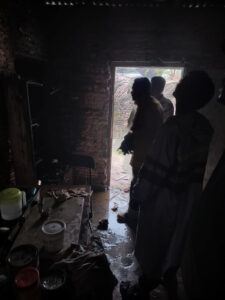 އަލިފާނުގެ ހާދިސާހިގި އަތިރީގޭގައި ދިރިއުޅެނީ ބިދޭސީންނެވެ. މިހާދިސާގައި އެގޭގައި އުޅޭ އެއްވެސް މީހަކަށް އަނިޔާއެއް ލިބިފައިނުވޭ