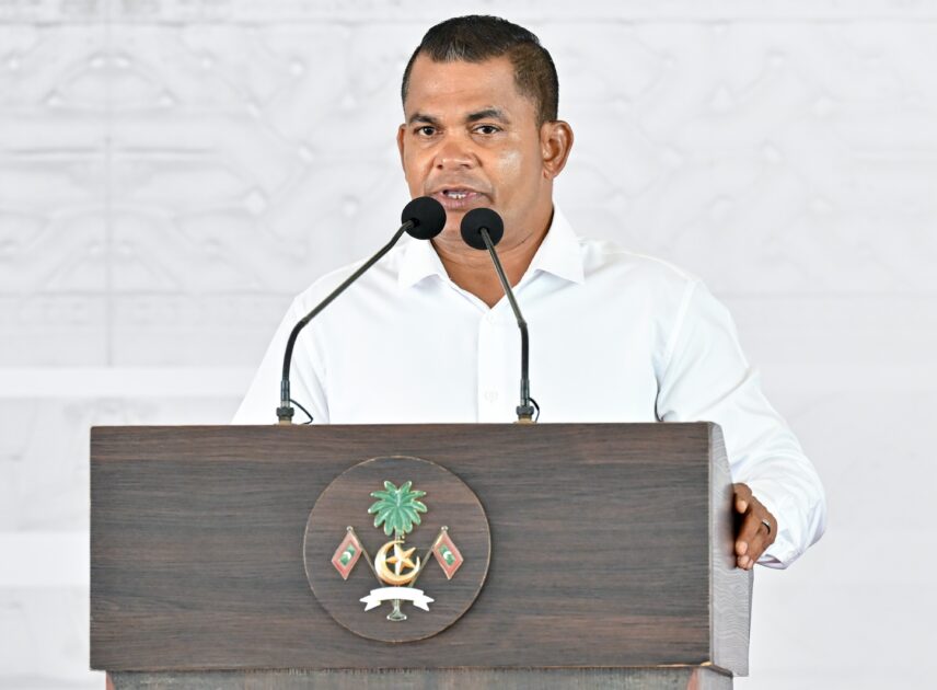 އައްޑޫ ސިޓީ ހުޅުދޫ ދާއިރާގެ އިއްޒަތްތެރި މެންބަރު މުހައްމަދު ޝާހިދު (ޝާޑް) އަކީ އެ ދާއިރާގެ ރައްޔިތުންގެ މެދުގައި ނަމޫނާ ޝަޚްސިއްޔަތެއް. 