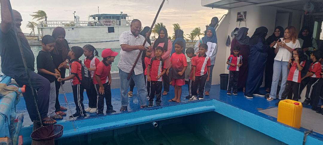 މަސްވެރިންގެ ދުވަސް ފާހަގަކުރުމަށް ޝަރީފީ ޕްރީސްކޫލްގެ ދަރިވަރުން ހުޅުދޫ އާޝާން ދޯންޏަށް ޒިޔާރަތްކޮށްފި