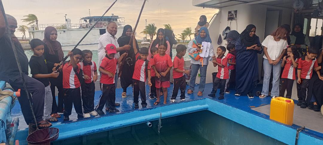 މަސްވެރިންގެ ދުވަސް ފާހަގަކުރުމަށް ޝަރީފީ ޕްރީސްކޫލްގެ ދަރިވަރުން ހުޅުދޫ އާޝާން ދޯންޏަށް ޒިޔާރަތްކޮށްފި