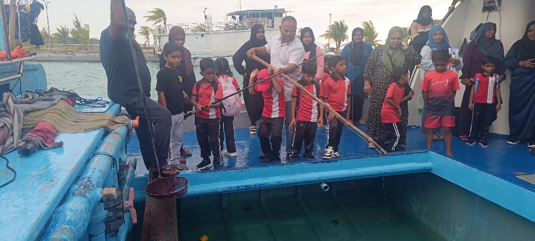 މަސްވެރިންގެ ދުވަސް ފާހަގަކުރުމަށް ޝަރީފީ ޕްރީސްކޫލްގެ ދަރިވަރުން ހުޅުދޫ އާޝާން ދޯންޏަށް ޒިޔާރަތްކޮށްފި