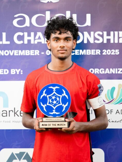 ޒުވާން ކުޅުންތެރިޔާ ޒާކީ މުޖުތަބާ ވަނީ 3 ލަނޑު ޖަހައިގެން ހެޓްރިކް ހަދައި، މެޗުގެ މޮޅު ކުޅުންތެރިޔާގެ މަގާމު ހޯދާފަައި.