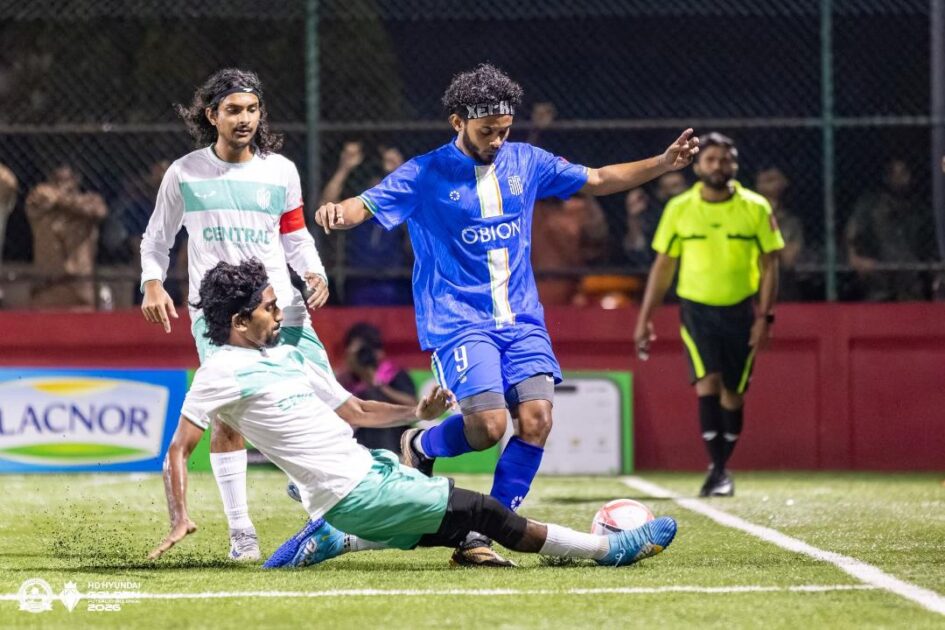 ހިތަދޫއާއި މީދޫ ބައްދަލުކުރިމެޗްގެ ތެރެއިން ފޮޓޯ: ގޯލްޑަންފުޓްސަލް ޗެލެންޖް 2026 ގެ ފޭސް ބުކްޕޭޖުން