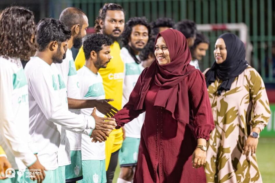 ހިތަދޫއާއި މީދޫ ބައްދަލުކުރިމެޗްގެ ތެރެއިން ފޮޓޯ: ގޯލްޑަންފުޓްސަލް ޗެލެންޖް 2026 ގެ ފޭސް ބުކްޕޭޖުން