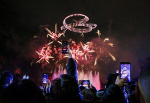 ސްޕެއިންގެ ބާސެލޯނާގައި ކުރިއަށް ގެންދިޔަ އުފާފާޅުކުރުމުގެ ހަރަކާތުގެ ތެރެއިން : ކުލަގަދަ ބަޑިބޭހުގެ ކުޅިވަރުތަކުން އުޑުމަތި އުޖާލާކޮށްލަނީ 