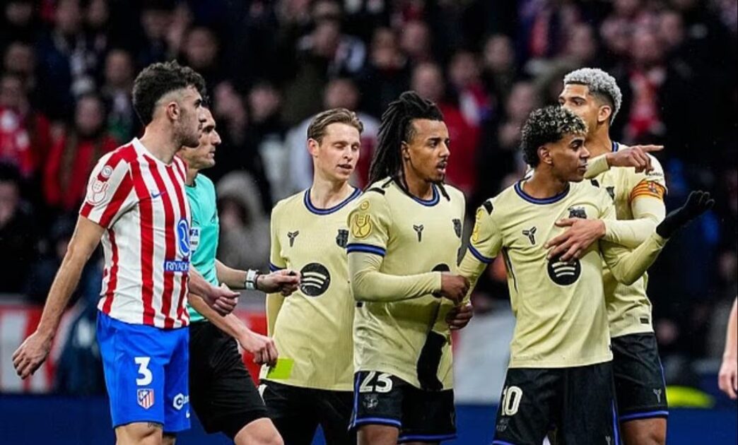 8 މިނިޓް ވަންދެން ވީއޭއާރް ބަލާ ބަހުސްކުރުމަށްފަހު ބާސެލޯނާއިން ޖެހި ލަނޑެއް ބަލައިނުގަތުމަށް ނިންމުމާއި، އެ ޓީމުގެ ކުޅުންތެރިއަކަށް ރަތް ކާޑު ދައްކައި ދަނޑުން ފޮނުވާލުމުން، މިއީ އެ ޓީމަށް ވަރަށް ނާކާމިޔާބު އަދި ހިތްދަތި މެޗެއް 