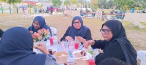 އައްޑޫސިޓީ އަންހެނުންގެ ތަރައްގީއަށް މަސައްކަތްކުރާ ކޮމެޓީ (ޑަބްލިއުޑީސީ) އިން މީދޫ އަވަށުގައި އިއްޔެ ބޭއްވި ޚާއްޞަ ރޯދަވީއްލުމުގެ ތެރެއިން.