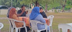 އައްޑޫސިޓީ އަންހެނުންގެ ތަރައްގީއަށް މަސައްކަތްކުރާ ކޮމެޓީ (ޑަބްލިއުޑީސީ) އިން މީދޫ އަވަށުގައި އިއްޔެ ބޭއްވި ޚާއްޞަ ރޯދަވީއްލުމުގެ ތެރެއިން.