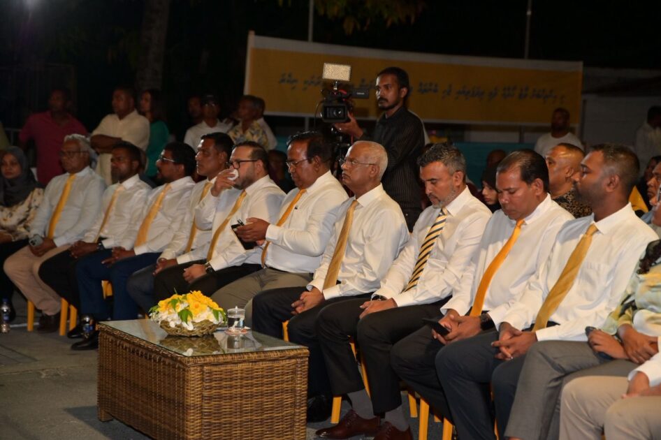 ރައީސް ޞާލިޙު ވިދާޅުވީ، ރަށްރަށް ހިންގުމުގައި ރައްޔިތުންގެ އަޑުއަހައިގެން މަސައްކަތް ކުރެވޭނީ އެކަމަކީ ކޮންމެހެން ބޭނުންތެރި ކަމެއްކަން ހިތުގެ އަޑިން ގަބޫލުކުރާ ބަޔަކަށް ކަމަށެވެ. 