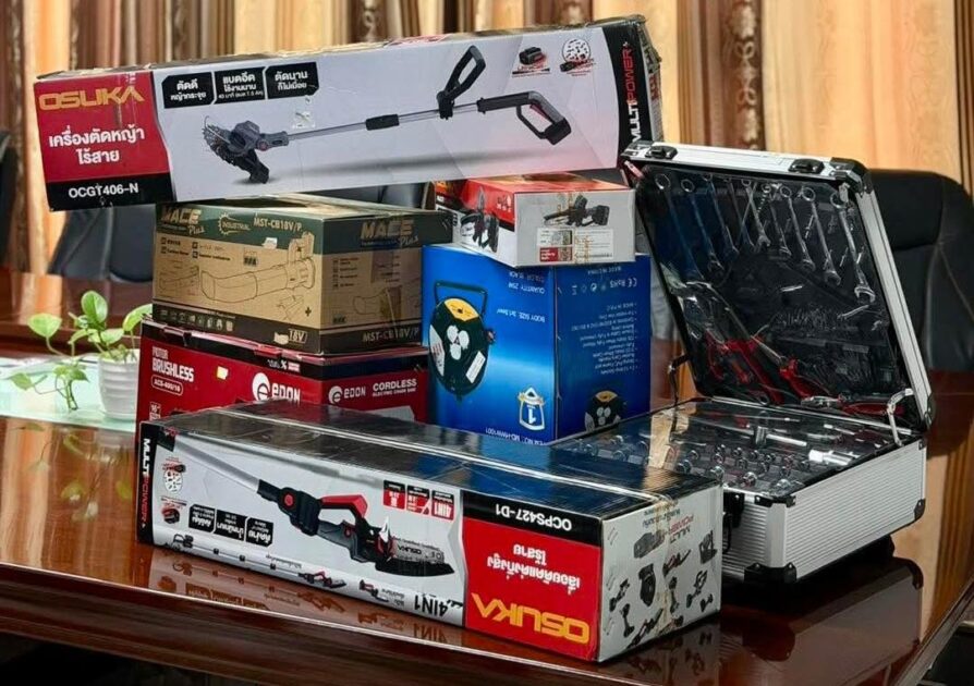 ޝާހިދަކީ ދާއިރާގެ ތަރައްޤީއަށާއި ރައްޔިތުންގެ ލާބައަށް ކުރެވޭ އެކިއެކި މަސައްކަތްތަކުގައި އަބަދުވެސް އަމަލީގޮތުން ބައިވެރިވެވަޑައިގެން، އެހީތެރިކަން ފޯރުކޮށްދެއްވަމުން ގެންދަވާ ބޭފުޅެއްކަން ފާހަގަކުރެވޭ