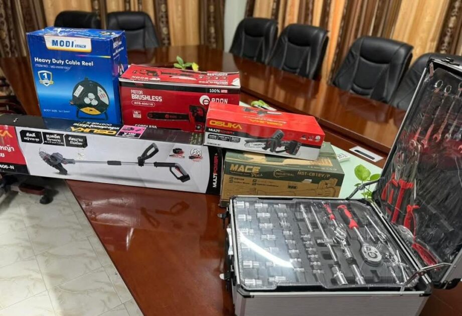 ޝާހިދަކީ ދާއިރާގެ ތަރައްޤީއަށާއި ރައްޔިތުންގެ ލާބައަށް ކުރެވޭ އެކިއެކި މަސައްކަތްތަކުގައި އަބަދުވެސް އަމަލީގޮތުން ބައިވެރިވެވަޑައިގެން، އެހީތެރިކަން ފޯރުކޮށްދެއްވަމުން ގެންދަވާ ބޭފުޅެއްކަން ފާހަގަކުރެވޭ