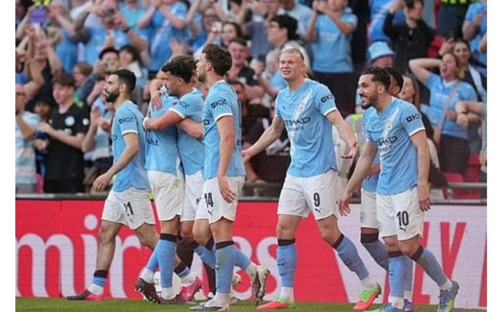 ލަނޑެއް ކާމިޔާބުކުރުމަށްފަހު ސިޓީގެ ކުޅުންތެރިން އުފާފާޅުކުރަނީ. (ފޮޓޯ: އޭ.ޕީ/ކިން ޗިއުންގް)