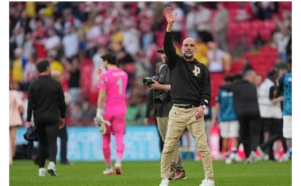 މެޗުގެ ފޯރިގަދަ ވަގުތެއްގައި މެންޗެސްޓަރ ސިޓީގެ ހެޑް ކޯޗު ޕެޕް ގާޑިއޯލާގެ އިޙްސާސްތައް. (ފޮޓޯ: އޭ.ޕީ/ކިން ޗިއުންގް)