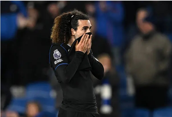 ރޮސީނިއޯ ބުނީ 11 ކުޅުންތެރިންގެ ތެރެއިން ހިތްވަރާއެކު ކުޅުނީ އެންމެ 3 ނުވަތަ 4 ކުޅުންތެރިން. މިއީ މިފަދަ ބޮޑު ކްލަބަކަށް އެކަށީގެންވާ މިންވަރެއް ނޫން.