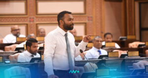 ތަޖުރިބާ ހާސިލުކުރައްވާފައިވާ ބޭފުޅަކު، އަލުން ސިޔާސީ އިސް ސަފަށް ނުކުމެވަޑައިގަތުމުގެ ބަދަލުގައި އައު ޖީލަކަށް ފުރުޞަތު ދިނުމަކީ މިއަދު ގިނަ ބަޔަކު ބަހުސްކުރާ މައުޟޫޢެއް