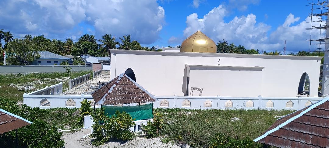 ސަރުކާރުން އައްޑޫސިޓީ މީދޫގައި އިމާރާތް ކުރުވާ 700 މީހުންގެ ޖާގައިގެ މިސްކިތް. 