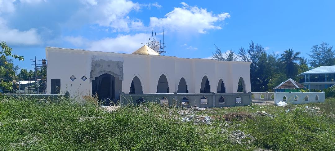 ސަރުކާރުން އައްޑޫސިޓީ މީދޫގައި އިމާރާތް ކުރުވާ 700 މީހުންގެ ޖާގައިގެ މިސްކިތް. 