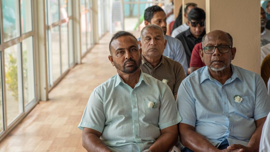 އައްޑޫ މީދޫ ކައުންސިލަށް އަލަށް އިންތިޚާބުވި މެންބަރުންނާއި، އަންހެނުންގެ ތަރައްޤީއަށް މަސައްކަތްކުރާ ކޮމިޓީގެ މެންބަރުން މަޤާމުގެ އިޤުރާރުގައި ސޮއިކުރެއްވުމަށް ބޭއްވުނު ރަސްމިއްޔާތު