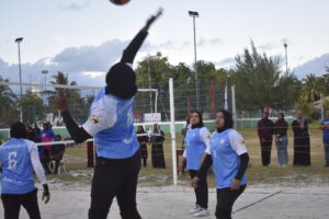 އަޟްހާ އީދުގެ މުނާސަބަތުގައި ބޭއްވުނު އެކުވެރިކަމުގެ ވޮލީ މެޗު: ހިތަދޫ ޓީމުގެ ކުޅުން ތެރީން 