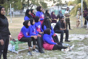 އަޟްހާ އީދުގެ މުނާސަބަތުގައި ބޭއްވުނު އެކުވެރިކަމުގެ ވޮލީ މެޗު: 28-05-2026 ގައި ކުޅެވުނު މެޗްގައި ހިމެނޭ މީދޫ ޓީމްގެ ބައެއް ކުޅުންތެރީންނާއި ކޯޗް 