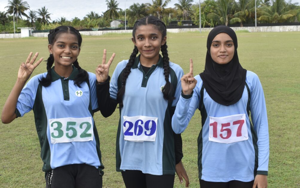 17  އަހަރުން ދަށުގެ އުމުރުފުރައިން އަންހެން ކުދީގެ ތެރެއިން  100 މީޓަރުން 3،2،1 ވަނަ ހޯދި ދަރިވަރުން 