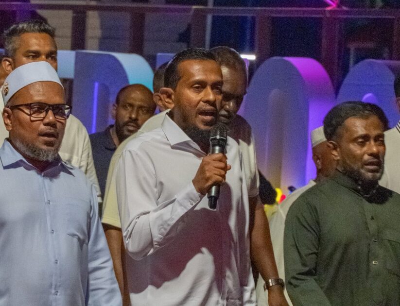 މީދޫގައި ބޭއްވުނު  ތަކުބީރު ޕެރޭޑް- ފޮޓޯ: އައްޑޫމީދޫ ކައުންސިލް 
