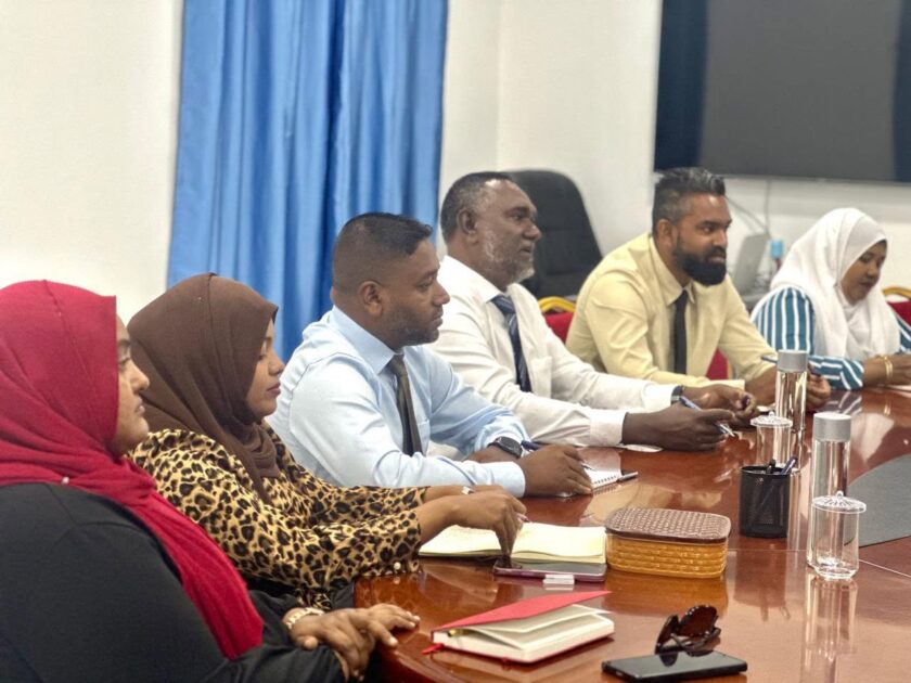 މިނިވަންދުވަހުގެ މުނާސަބަތުގައި ރަށު ފެންވަރުގައި ބާއްވާ ހަރަކާތްތަކަކީ ހުރިހާ ފަރާތްތަކެއްގެ ބައިވެރިވުމާއެކު، ފޯރިގަދަ އަދި ކުލަގަދަ ހަރަކާތްތަކަކަށް ހެދުމަށް މީދޫ ކައުންސިލުން ބޭނުންވޭ 