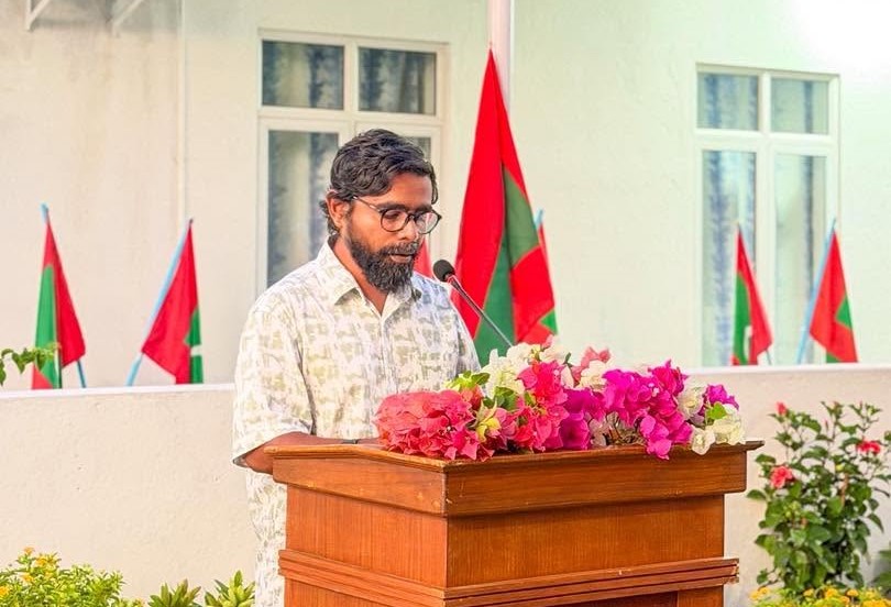 ދިވެހިރާއްޖޭގެ 61 ވަނަ މިނިވަން ދުވަހުގެ މުނާސަބަތުގައި އައްޑޫ ހުޅުދޫގައި ބޭއްވުނު ދިދަ ނެގުމުގެ ރަސްމިއްޔާތު-  ފޮޓޯ : ހުޅުދޫ ކައުންސިލްގެ ފޭސްބުކް ޕޭޖުން