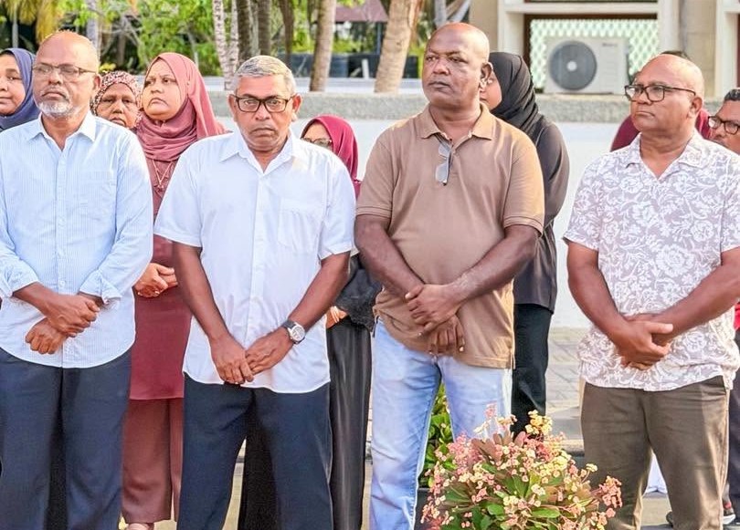 ދިވެހިރާއްޖޭގެ 61 ވަނަ މިނިވަން ދުވަހުގެ މުނާސަބަތުގައި އައްޑޫ ހުޅުދޫގައި ބޭއްވުނު ދިދަ ނެގުމުގެ ރަސްމިއްޔާތު-  ފޮޓޯ : ހުޅުދޫ ކައުންސިލްގެ ފޭސްބުކް ޕޭޖުން