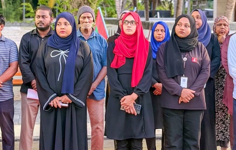 ދިވެހިރާއްޖޭގެ 61 ވަނަ މިނިވަން ދުވަހުގެ މުނާސަބަތުގައި އައްޑޫ ހުޅުދޫގައި ބޭއްވުނު ދިދަ ނެގުމުގެ ރަސްމިއްޔާތު-  ފޮޓޯ : ހުޅުދޫ ކައުންސިލްގެ ފޭސްބުކް ޕޭޖުން