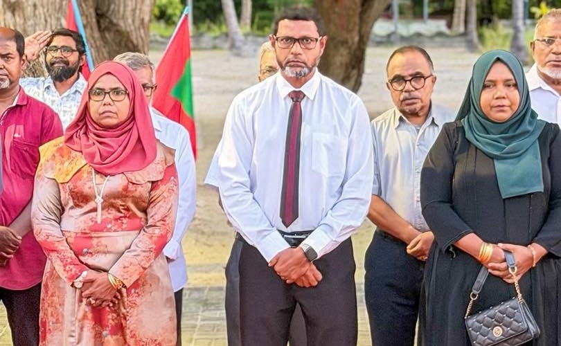 ދިވެހިރާއްޖޭގެ 61 ވަނަ މިނިވަން ދުވަހުގެ މުނާސަބަތުގައި އައްޑޫ ހުޅުދޫގައި ބޭއްވުނު ދިދަ ނެގުމުގެ ރަސްމިއްޔާތު-  ފޮޓޯ : ހުޅުދޫ ކައުންސިލްގެ ފޭސްބުކް ޕޭޖުން