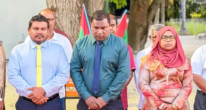 ދިވެހިރާއްޖޭގެ 61 ވަނަ މިނިވަން ދުވަހުގެ މުނާސަބަތުގައި އައްޑޫ ހުޅުދޫގައި ބޭއްވުނު ދިދަ ނެގުމުގެ ރަސްމިއްޔާތު-  ފޮޓޯ : ހުޅުދޫ ކައުންސިލްގެ ފޭސްބުކް ޕޭޖުން