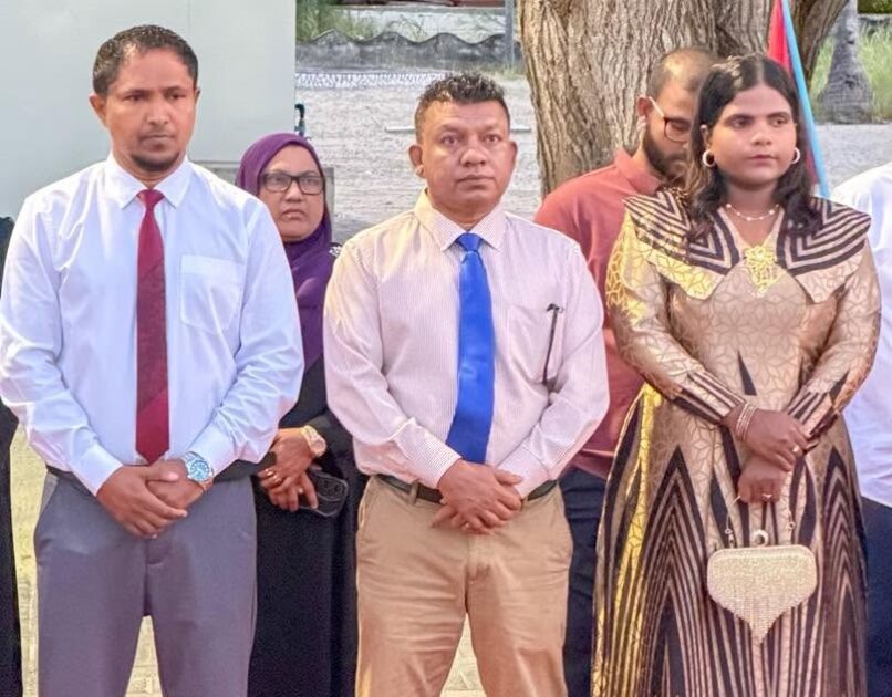 ދިވެހިރާއްޖޭގެ 61 ވަނަ މިނިވަން ދުވަހުގެ މުނާސަބަތުގައި އައްޑޫ ހުޅުދޫގައި ބޭއްވުނު ދިދަ ނެގުމުގެ ރަސްމިއްޔާތު-  ފޮޓޯ : ހުޅުދޫ ކައުންސިލްގެ ފޭސްބުކް ޕޭޖުން